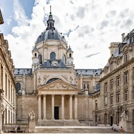 Ideally Located Near The Bois De Vincennes Paris